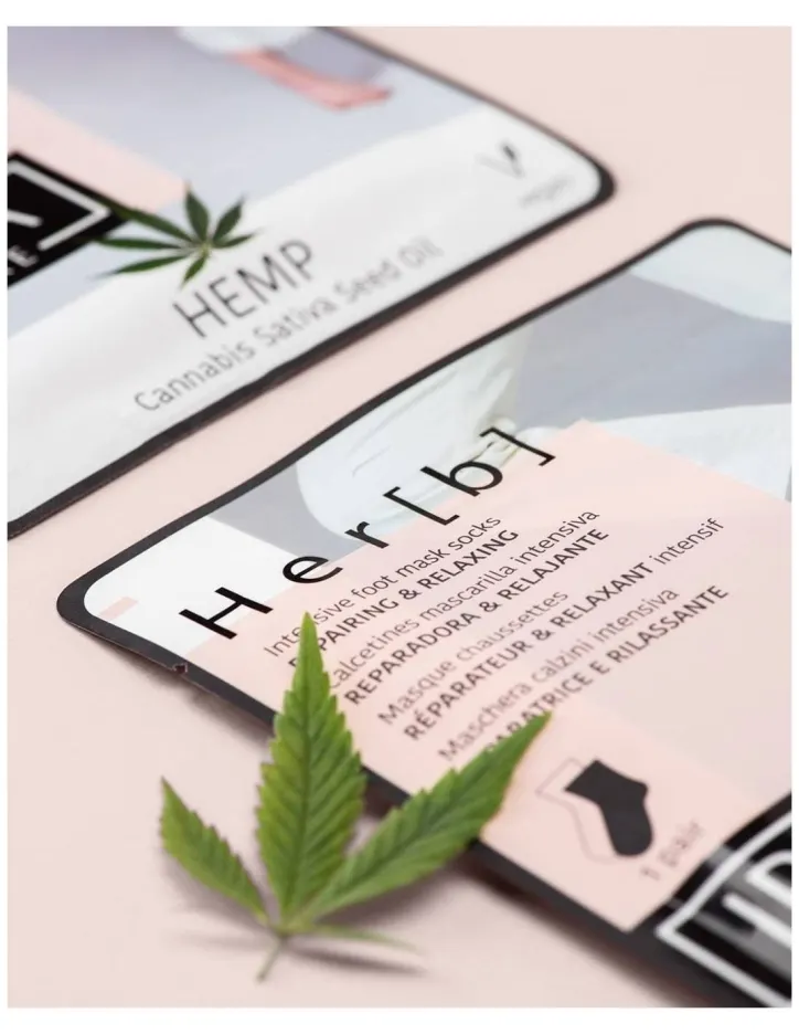Iroha Repairing & Relaxing Foot Mask Socks with Cannabis — 2