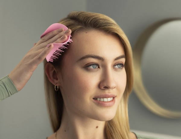 Tangle Teezer The Power's in the Teeth! The Scalp Exfoliator & Massager Scalp Brush Pretty Pink — 2