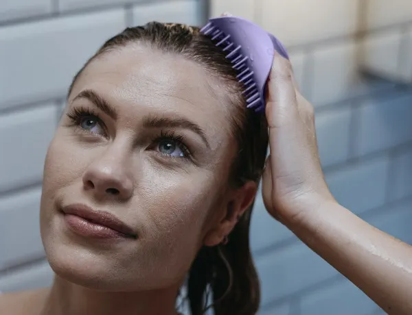 Tangle Teezer The Power's in the Teeth! The Scalp Exfoliator & Massager Scalp Brush Lavender Lite — 2