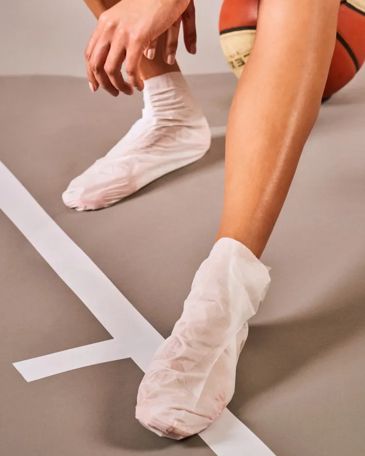 Подхранваща маска "чорапи" за сухи и изтощени крака Iroha Repairing Socks Mask for Feet — снимка 8