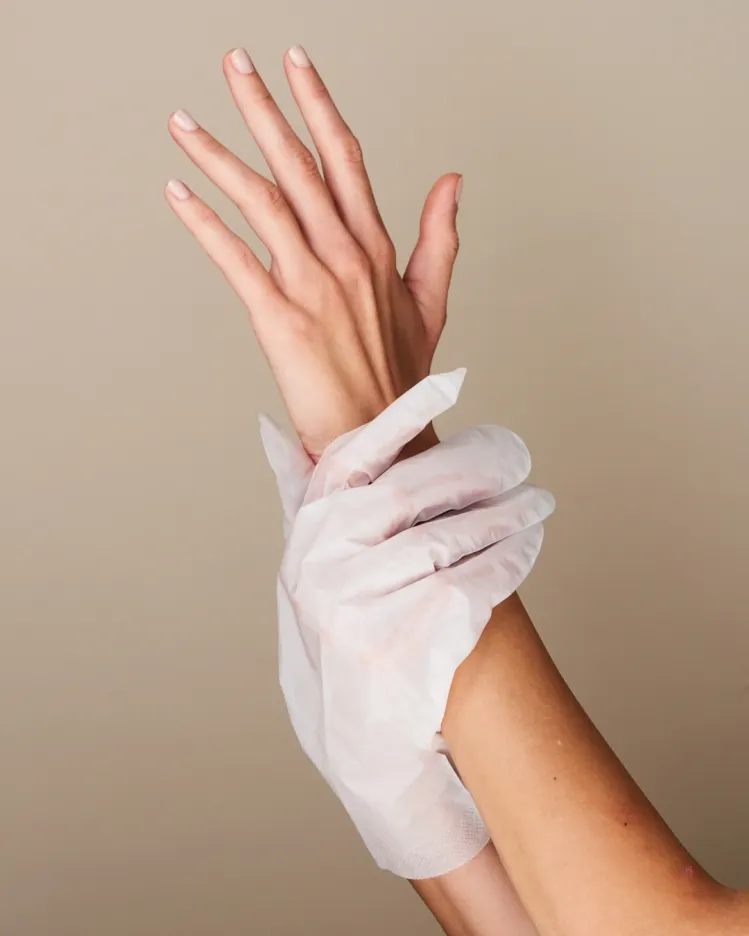 Iroha Repairing Gloves Mask for Hands - Peach — 5