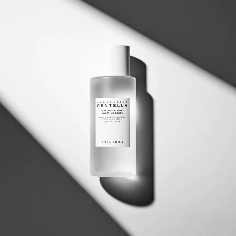 Изсветляващ тоник с центела и плодови киселини SKIN1004 Tone Brightening Boosting Toner 210 ml — снимка 3