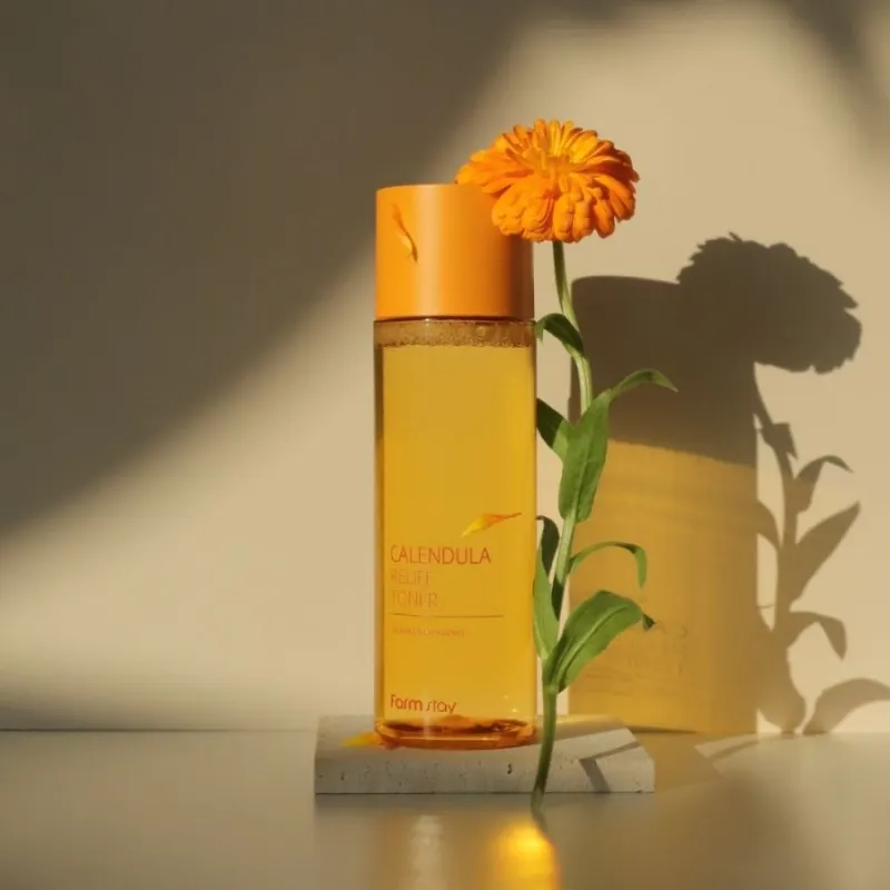 Тоник с невен за чувствителна и суха кожа – Farmstay Calendula Relief Toner 200 ml — снимка 2