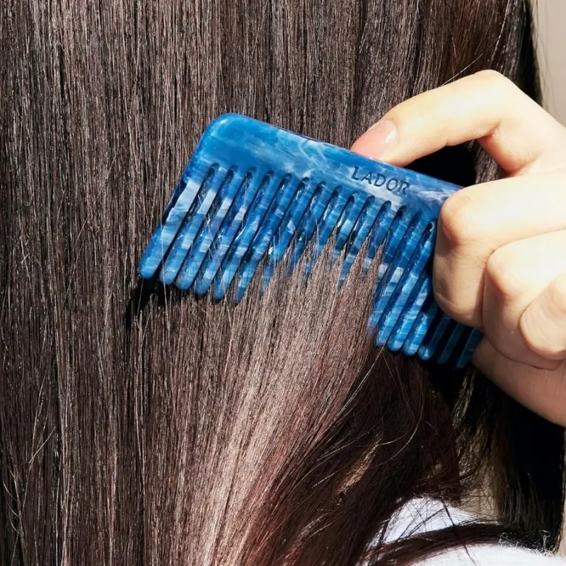 Хидратиращ кератинов спрей против фриз и топлинна защита – Lador Keratin Hydrating Anti-Frizz Hair Mist 130 ml — снимка 2