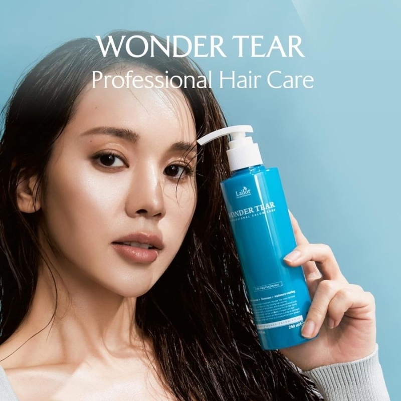 Интензивна овлажняваща маска за коса с хидролизиран кератин и пептиди Lador Wonder Tear Miracle Moisturizing Hair Mask 250 ml
