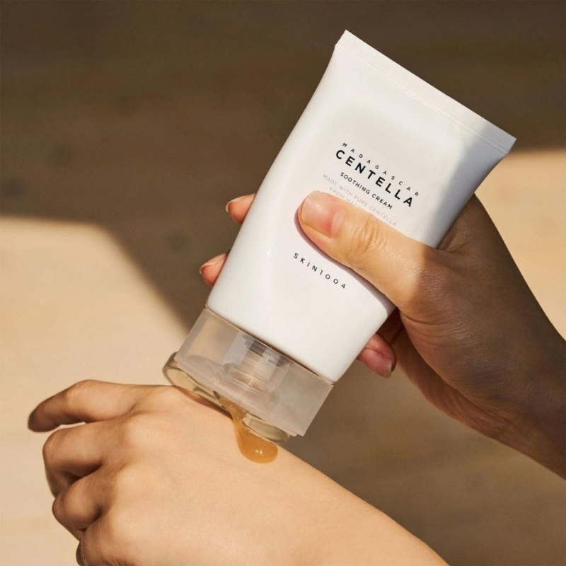 Успокояващ крем-гел за лице с Centella Asiatica, серамиди и трегалоза SKIN1004 Madagascar Centella Soothing Cream 75 ml — сни