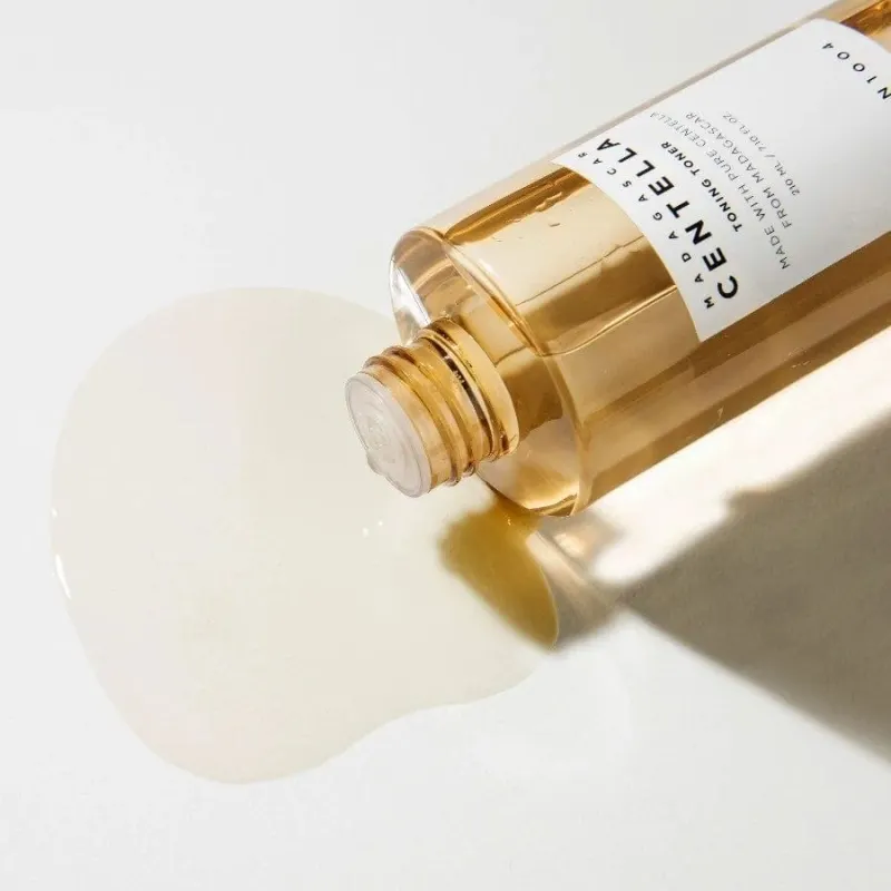 Нежен ексфолиращ тоник за лице с PHA, Centella Asiatica и ниацинамид SKIN1004 Madagascar Centella Toning Toner 210 ml — снимк
