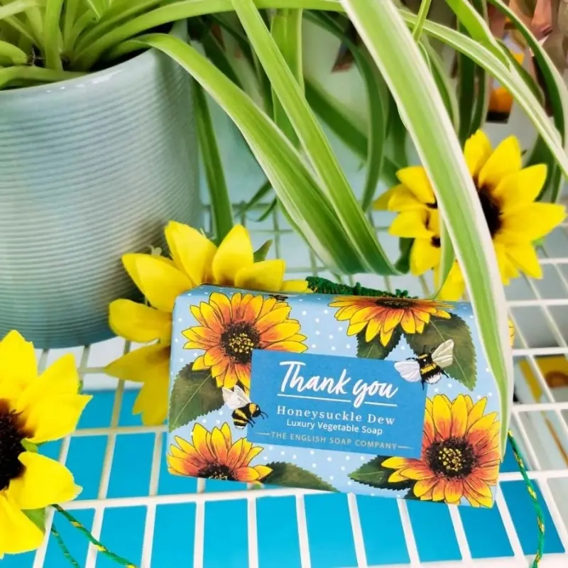 The English Soap Company Thank You Honeysuckle Dew Luxury Vegetable Soap 190g — 3