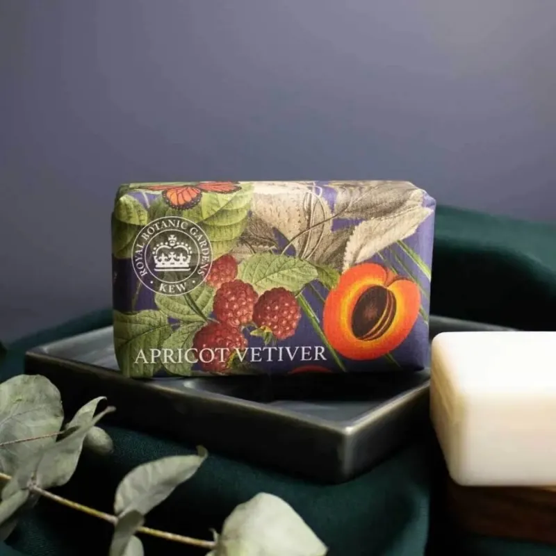Луксозен сапун The English Soap Company Kew Gardens Apricot Vetiver Soap 240 g — снимка 2