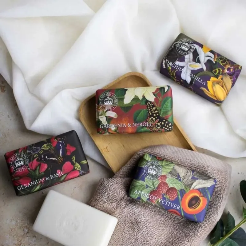 Луксозен сапун The English Soap Company Kew Gardens Apricot Vetiver Soap 240 g — снимка 3