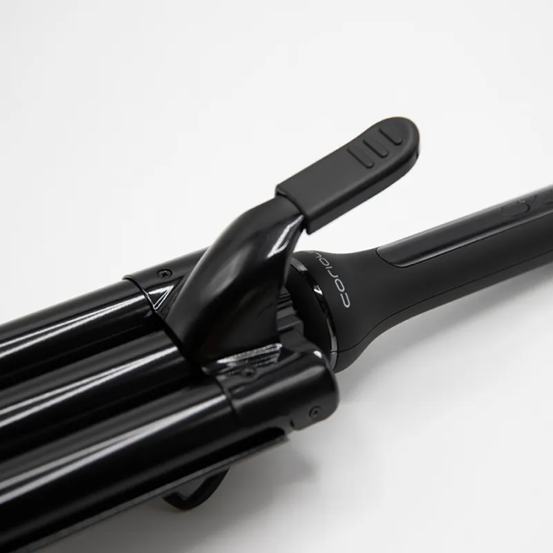 Професионална ретро преса с троен цилиндър, дигитален контрол и турмалин-керамично покритие Corioliss Triple Barrel — снимка