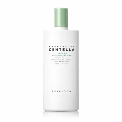 Слънцезащитен флуид за мазна, проблемна и чувствителна кожа с SPF 50+ PA++++, Tea Tree и Centella Asiatica SKIN1004 Madagascar Centella Tea-Trica Soothing Sun Milk 50 ml