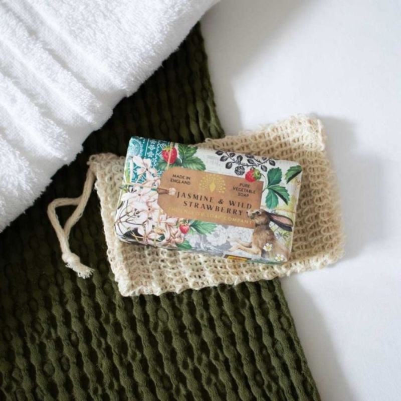 Луксозен сапун с Жасмин и Дива Ягода The English Soap Company Anniversary Jasmine and Wild Strawberry Soap 190g — изглед 2